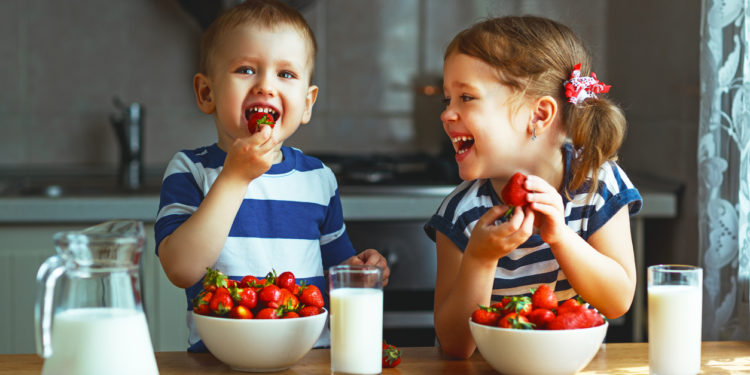 Intuitive-Eating-Blog-kids-strawberries-milk-iStock-835987110-750x375